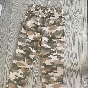 *BRAND NEW* Never worn H&M- Camo Cargo pants.